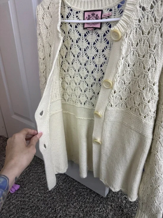 🛍️ LIKE NEW • 2/$25 VINTAGE JUICY COUTURE CREAM BUTTON DOWN KNITTED CARDIGAN 🛍️ - Picture 5 of 8